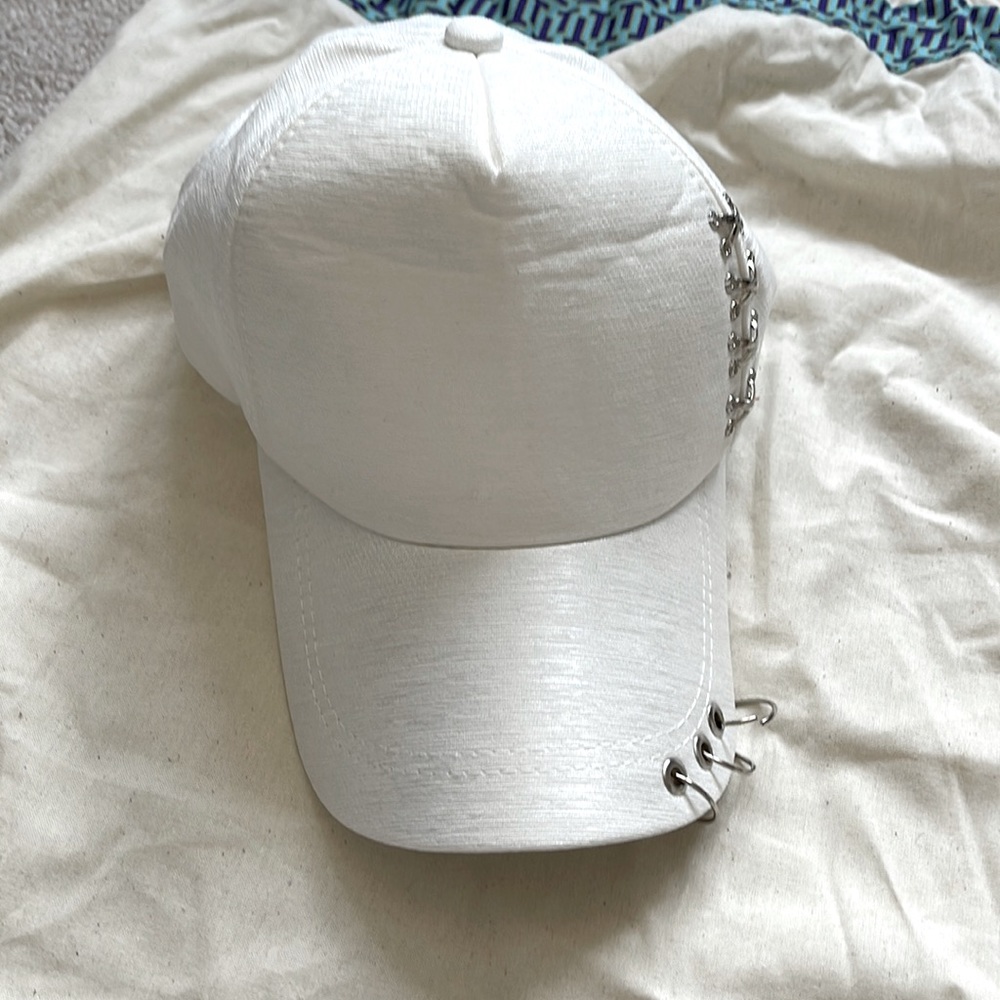 Ring Decor Baseball Cap white